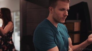 Смотри Stepson Codey Steele Gives Stepmom a Handjob - бесплатное HD порно на FREE-FULL-PORN.COM