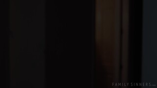 Смотри Thong Wearing Stepmom Gets Missionary Fuck - бесплатное HD порно на FREE-FULL-PORN.COM