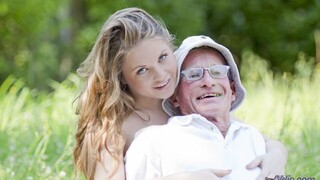 Teen Picnic Sex with Old Man - бесплатное порно в 4K FREE-FULL-PORN.COM