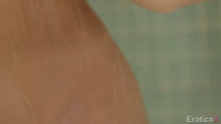 Смотри Mia Malkova’s Slippery Shower BJ & Creampie - бесплатное HD порно на FREE-FULL-PORN.COM