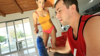 Смотри  Huge Buttocks Win in March Madness - бесплатное HD порно на FREE-FULL-PORN.COM