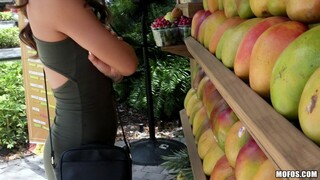 Смотри Natural-Titted Hottie Masturbates in Public - бесплатное HD порно на FREE-FULL-PORN.COM