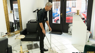 Смотри The Barbershop Adventure POV - бесплатное HD порно на FREE-FULL-PORN.COM