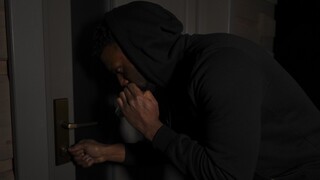 Смотри Big Cock Intruder Gets Cuffed by Wife - бесплатное HD порно на FREE-FULL-PORN.COM