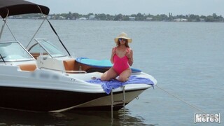 Смотри Blonde Babe Kenzie Takes It Deepthroat - бесплатное HD порно на FREE-FULL-PORN.COM