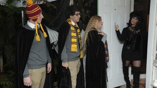 Смотри Milfs Get Fucked with Magic Wands - бесплатное HD порно на FREE-FULL-PORN.COM