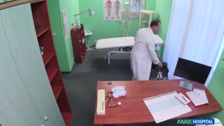 Смотри Pussy Licking Doctor's Fingers - бесплатное HD порно на FREE-FULL-PORN.COM