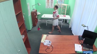 Смотри Married Man Cheats with Hot Medical Nurse - бесплатное HD порно на FREE-FULL-PORN.COM