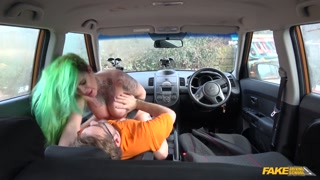 Смотри  Car Sex with a Busty Beauty  - бесплатное HD порно на FREE-FULL-PORN.COM