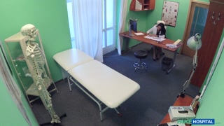 Смотри Amateur Nurse Seduces Patient at Work - бесплатное HD порно на FREE-FULL-PORN.COM