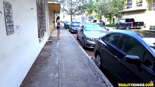 Смотри Sophia's Piercing Moment - бесплатное HD порно на FREE-FULL-PORN.COM