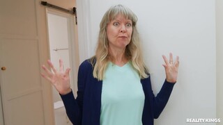 Смотри Cowgirl Fucking Behind Mom's Back - бесплатное HD порно на FREE-FULL-PORN.COM