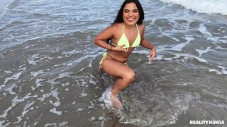 Interracial Beach Creampie - бесплатное порно в 4K FREE-FULL-PORN.COM