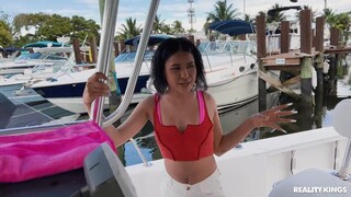 Skinny Brunette's First Time Outdoor fuck - бесплатное порно в 4K FREE-FULL-PORN.COM