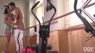 Смотри Ally Breelsen’s Gym BJ: Shaved Pussy, Tattoos, and Cum - бесплатное HD порно на FREE-FULL-PORN.COM