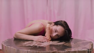 Смотри Acoustic Intimacy: A Woman's Solo - бесплатное HD порно на FREE-FULL-PORN.COM