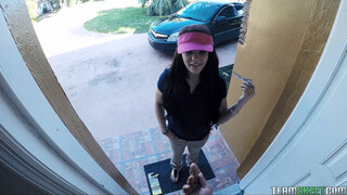 Смотри Teen Gets Picked Up & Paid In Cock After Delivery - бесплатное HD порно на FREE-FULL-PORN.COM