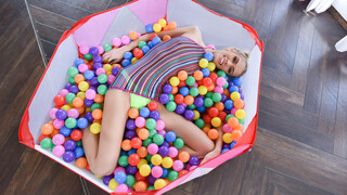 Смотри Sky Pierce Wet Bubble Pussy Fun - бесплатное HD порно на FREE-FULL-PORN.COM