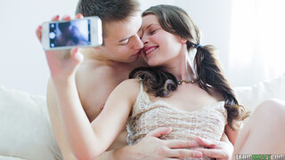 Смотри Something to Remember – European Babe Zoi Gets Filled by Nikolas - бесплатное HD порно на FREE-FULL-PORN.COM