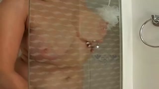 Смотри Red Rita and her shower head pleasure - бесплатное HD порно на FREE-FULL-PORN.COM