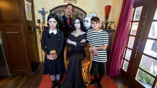 Смотри Spooky MILF Gangbang – Lauren Phillips Leads the Fun - бесплатное HD порно на FREE-FULL-PORN.COM