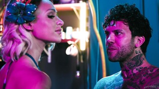 Смотри Emma Hix Deepthroats Big Cock in Evil Tiki Babes 3 - бесплатное HD порно на FREE-FULL-PORN.COM