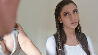 Смотри Stepdaughter Gianna Dior Sneaks Into Stepdad’s Bed - бесплатное HD порно на FREE-FULL-PORN.COM