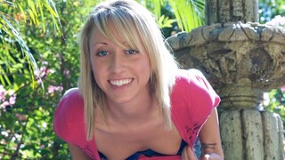 Смотри Outdoor Solo Fun - Kelly Fingers Her Tight Pussy - бесплатное HD порно на FREE-FULL-PORN.COM