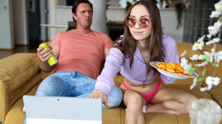 Смотри Glasses Teen Kate Quinn Fucks in Cowgirl - бесплатное HD порно на FREE-FULL-PORN.COM