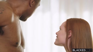 Смотри Ella Hughes Gets Fucked Doggystyle by Dredd in Class - бесплатное HD порно на FREE-FULL-PORN.COM