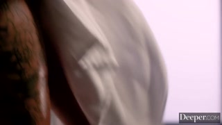 Смотри Brunette Babe Halle Hayes Takes Standing Doggy & Facial Load - бесплатное HD порно на FREE-FULL-PORN.COM