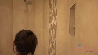 Смотри Lily Jordan's hot girlfriend roleplay in Hawaii - Shower & striptease - бесплатное HD порно на FREE-FULL-PORN.COM