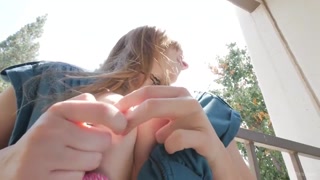 Смотри Sensual Gracie Plays with Toys in Nature - бесплатное HD порно на FREE-FULL-PORN.COM