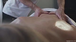 Смотри Young Chloe Scott Gets Massaged Rough and Hard - бесплатное HD порно на FREE-FULL-PORN.COM