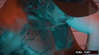 Смотри Tattooed Brunette Gets Wild in Praying Mantis E2 - бесплатное HD порно на FREE-FULL-PORN.COM