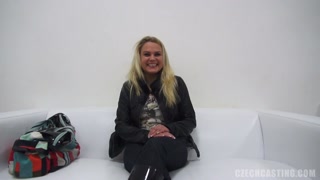 Смотри Blonde Barbora Wild POV Casting Video - бесплатное HD порно на FREE-FULL-PORN.COM
