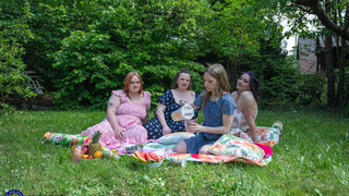 Смотри Glasses Wearing Stepmoms Dominate Young Maya Sinn in Outdoor Lesbian Foursome - бесплатное HD порно на FREE-FULL-PORN.COM