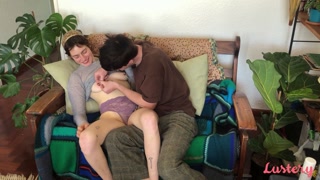 Смотри Eden & Riley Nipple Sucking & Kissing on Couch - бесплатное HD порно на FREE-FULL-PORN.COM