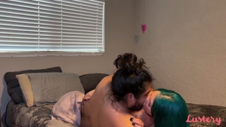 Смотри Long Hair Brunette Toni Rides On Top - бесплатное HD порно на FREE-FULL-PORN.COM