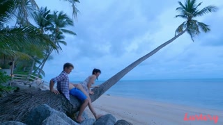 Смотри Brunette Nicole and Boris: Sunrise Seaside Quickie - бесплатное HD порно на FREE-FULL-PORN.COM