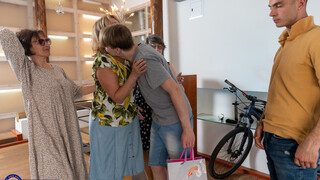 Смотри Two Younger Stepsons Bang Three Curvy Grannies in Hot Orgy - бесплатное HD порно на FREE-FULL-PORN.COM