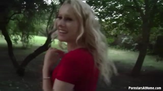 Смотри Public Blowjob - Blonde Welli Goes Down with Big Tits Bouncing - бесплатное HD порно на FREE-FULL-PORN.COM