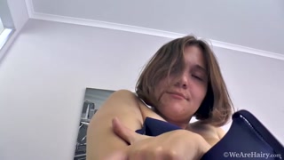 Смотри Clarissa Cleans in Jeans, Ends Up Fully Naked - Brunette MILF Solo - бесплатное HD порно на FREE-FULL-PORN.COM
