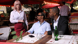 Смотри Blonde Waitress Eliz Benson's Threesome with 2 Black Guys - бесплатное HD порно на FREE-FULL-PORN.COM