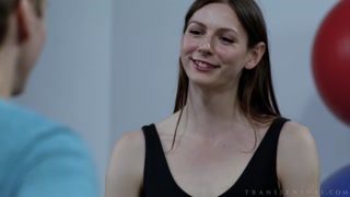 Смотри American Guy Fucks Brunette TS Sage Roux - бесплатное HD порно на FREE-FULL-PORN.COM