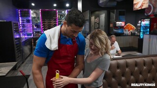 Смотри Handjob in the Pizza Shop Bathroom - бесплатное HD порно на FREE-FULL-PORN.COM