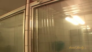 Смотри Berlin takes a bath and rubs her slippery muff - бесплатное HD порно на FREE-FULL-PORN.COM