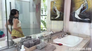 Смотри  Lulu Chu's Tiny Thong Gets Removed by Donnie Rock - бесплатное HD порно на FREE-FULL-PORN.COM