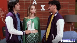 Смотри Play with Breezy Bri, the Frat's Toy - бесплатное HD порно на FREE-FULL-PORN.COM