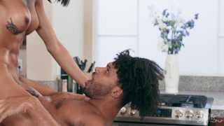 Смотри Big Cock, Brunette, And A Kitchen Full Of Sex - бесплатное HD порно на FREE-FULL-PORN.COM